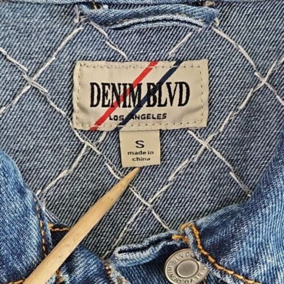 NWT Denim Blvd Los Angeles Denim Jacket Women's Size Small Bling Rhinestoned - Picture 7 of 14